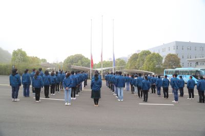國(guó)邦醫(yī)藥舉行周年慶升旗儀式及宣誓活動(dòng)！